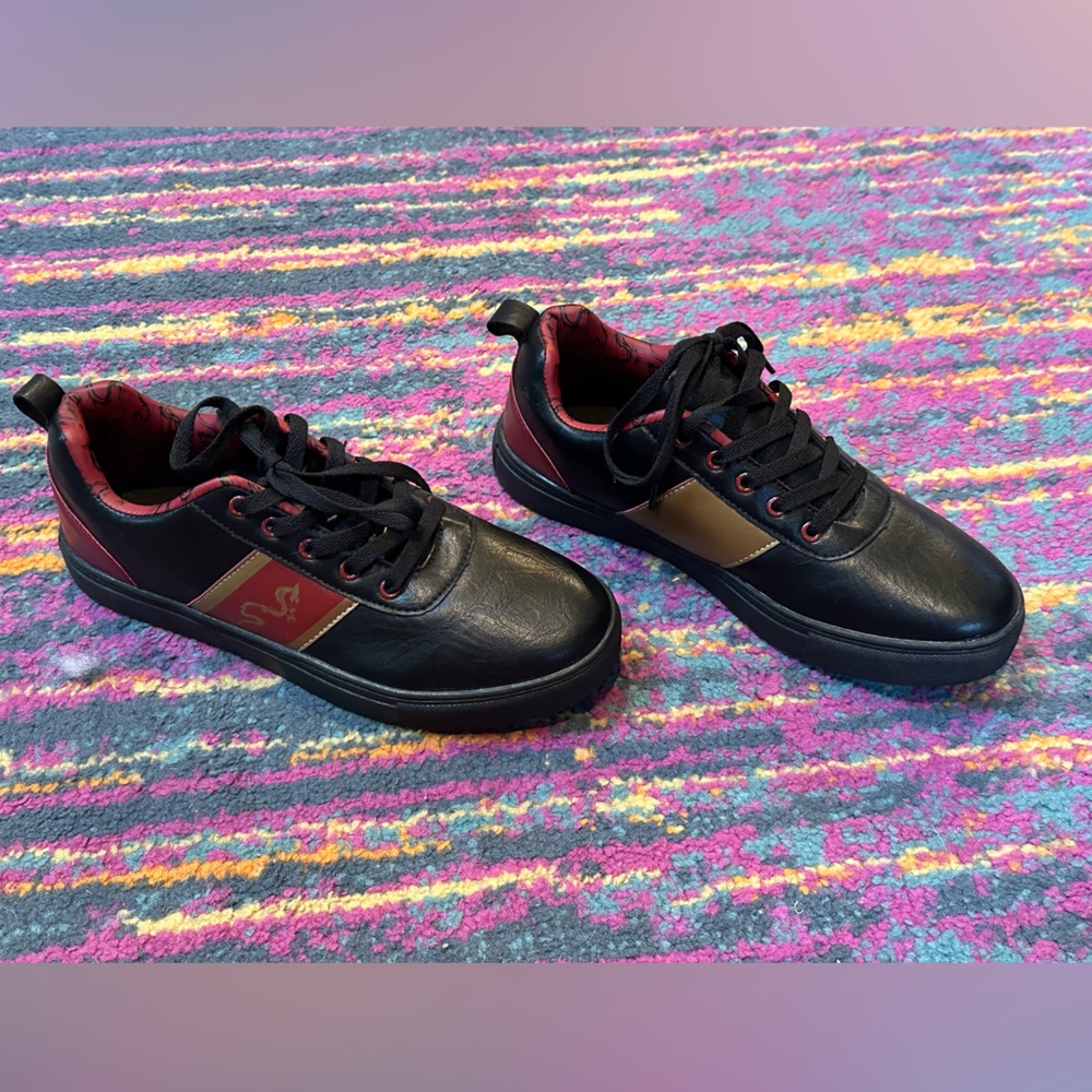 Disney Mulan Sneakers Size 8